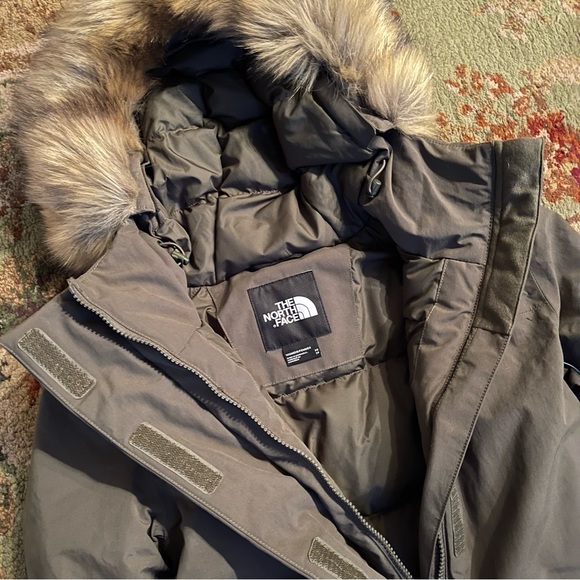 The North Face Women's Arctic Parka - NWT Taupe Green - Picture 5 of 9